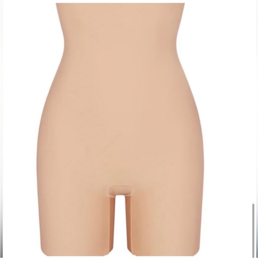 SKIMS Body HIGH-WAISTED Mid Thigh Short Smoothing Sculpt Seamless Shorts In Clay